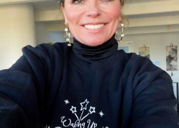Shania Twain selfie