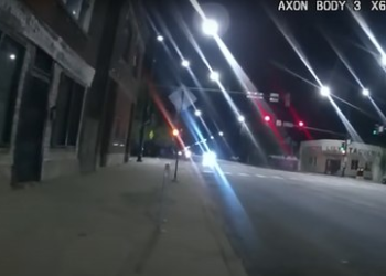 Chicago PD cops take cover behind cruiser as woman opens fire on them