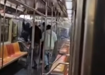 NYPD officer beaten by knife-wielding men on subway, suspects in custody
