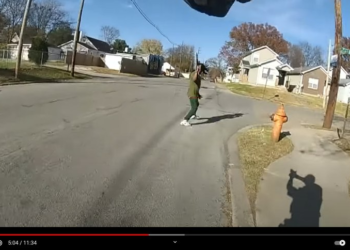 Convicted felon points firearm at Ky. officers during foot pursuit