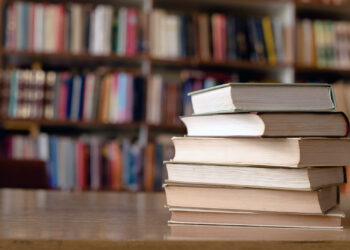 Florida moms call cops on school librarians for distributing “pornography” to minors