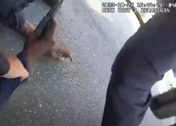 Gun fires as NYPD officers wrestle weapon away from suspect
