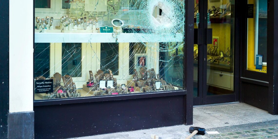 Jewelry store heist ends in high-speed chase and mystifying response from suspect