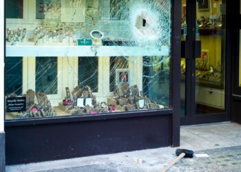 Jewelry store heist ends in high-speed chase and mystifying response from suspect