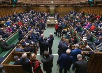 Rwanda bill passes through Commons with a majority of 44 – video