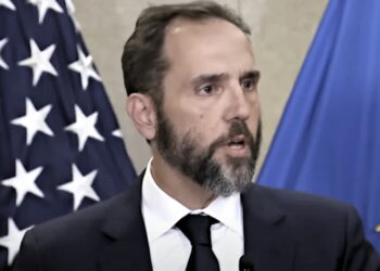 Experts Praise Special Counsel for Not Playing Trump’s 'Stupid Reindeer Games'