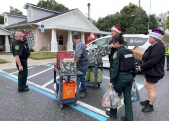 Deputies’ Seasonal Deeds Fulfill Special Needs – Law Officer