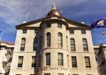 Maine law mandates opioid overdose reversal drug for on-duty police officers