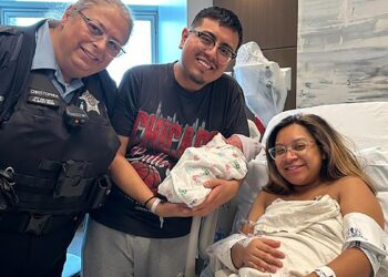 “Just the right place at the right time”: Chicago police officer helps deliver a baby while responding to a shooting