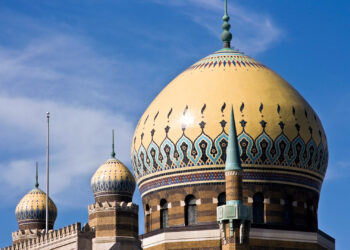 California teen extradited to Florida, faces charges in mosque swatting incident