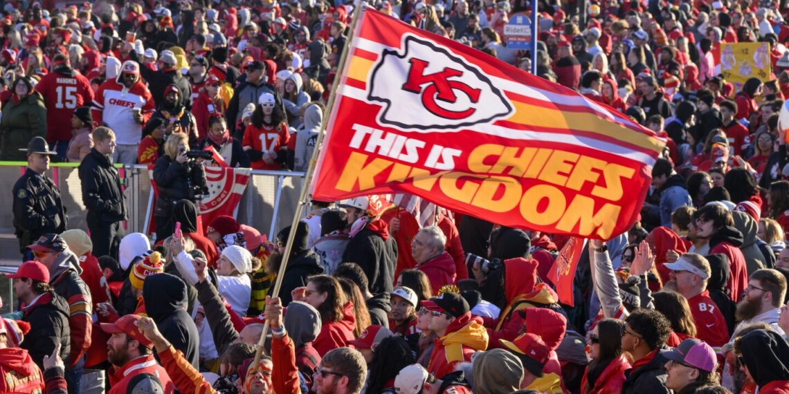 1 dead, at least 15 injured after shooting at Kansas City Chiefs Super Bowl parade
