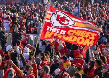 1 dead, at least 15 injured after shooting at Kansas City Chiefs Super Bowl parade