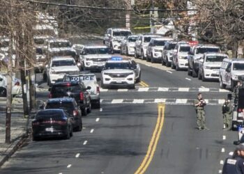 3 D.C. officers shot by barricaded suspect