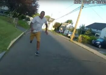 Conn. officer attacked by hammer-wielding man receives national recognition for her courage