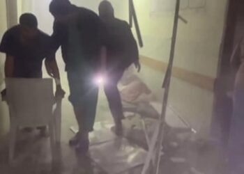 Israel special forces storm Nasser hospital in southern Gaza – video report