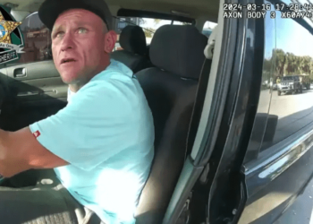 Bodycam captures moment deputy fatally shoots strangulation suspect while hanging from moving SUV – Law Officer