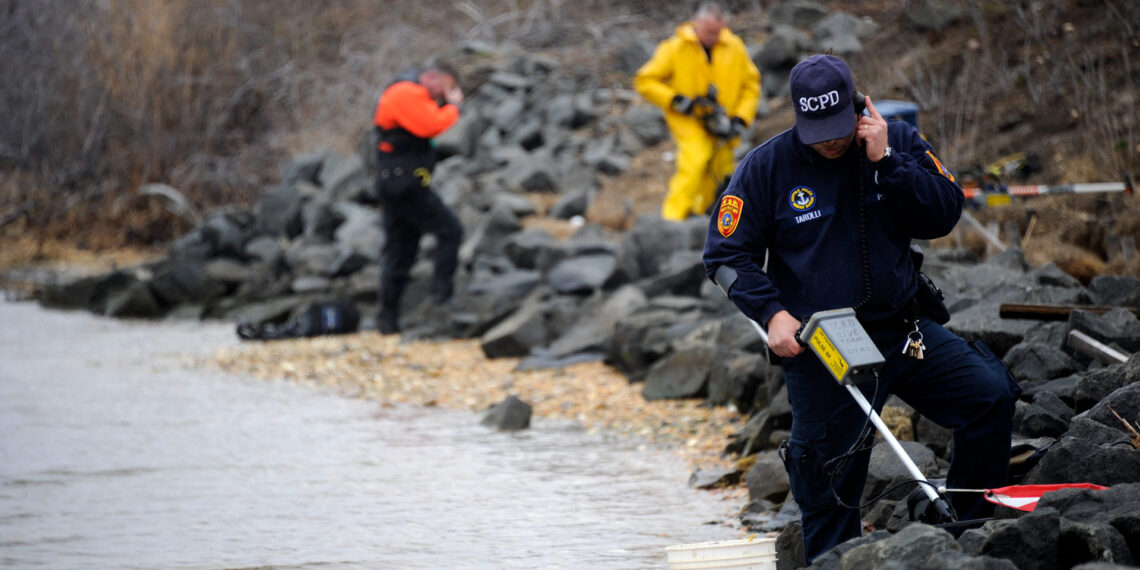 JW Fishers NR332 Solve Crimes with Underwater Metal Detectors