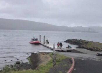 7 rescued after boat overturns in Tomales Bay