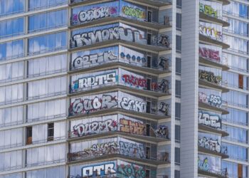 L.A. moves to hire private security for ‘graffiti towers,’ other hazardous buildings to relieve LAPD